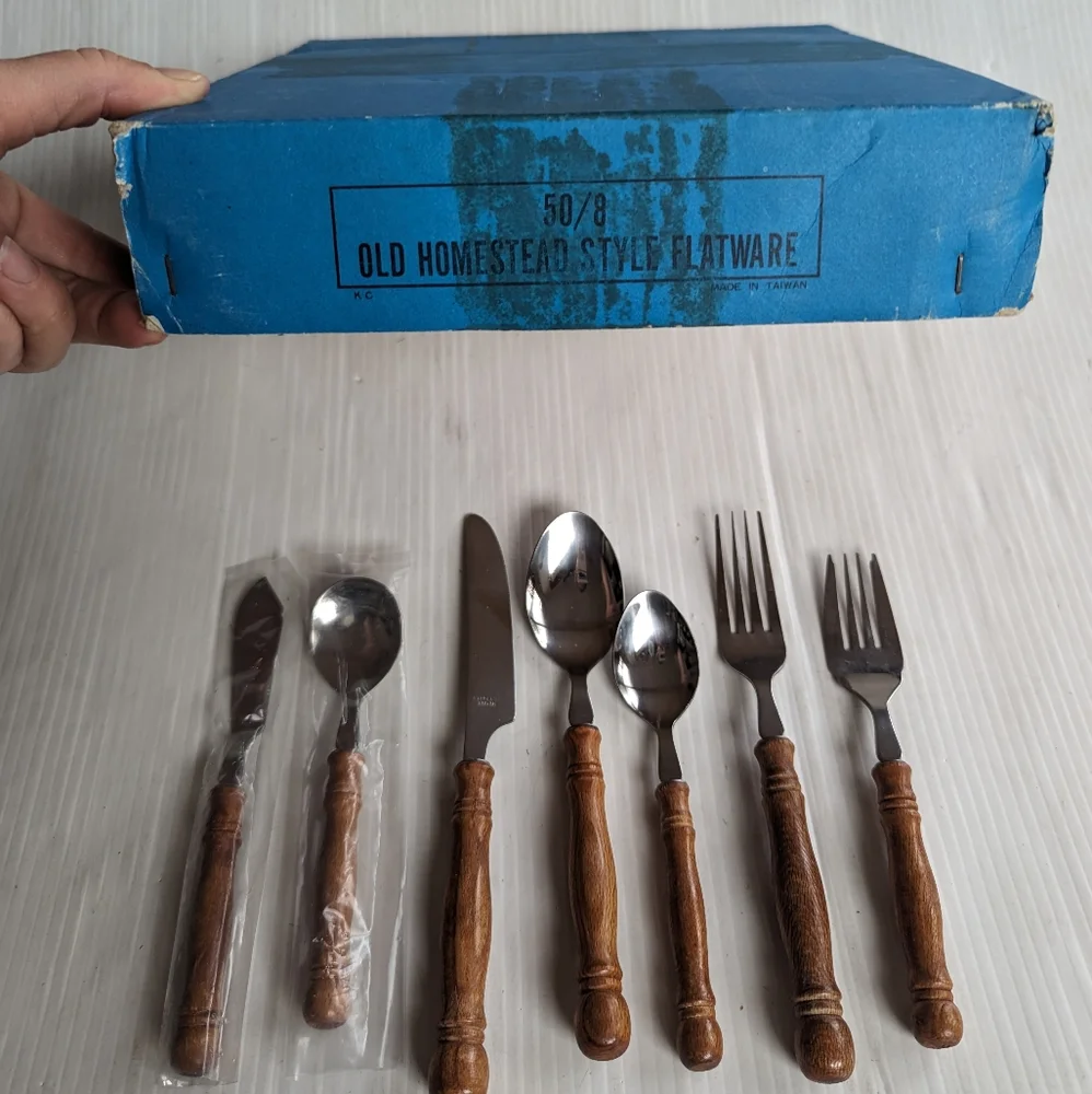 Old Homestead Style Wooden Handle Stainless Steel Flatwear